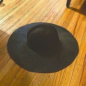 Black sun hat